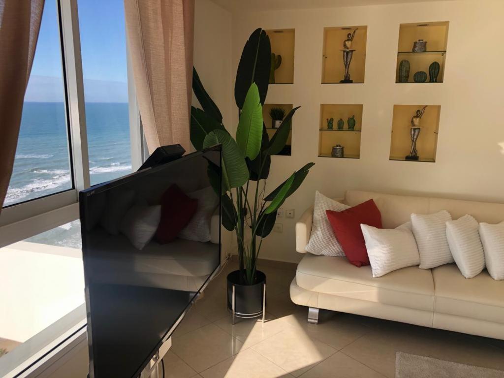 Sky Home Luxury Apartment With Sea View Bat Yam Exteriör bild